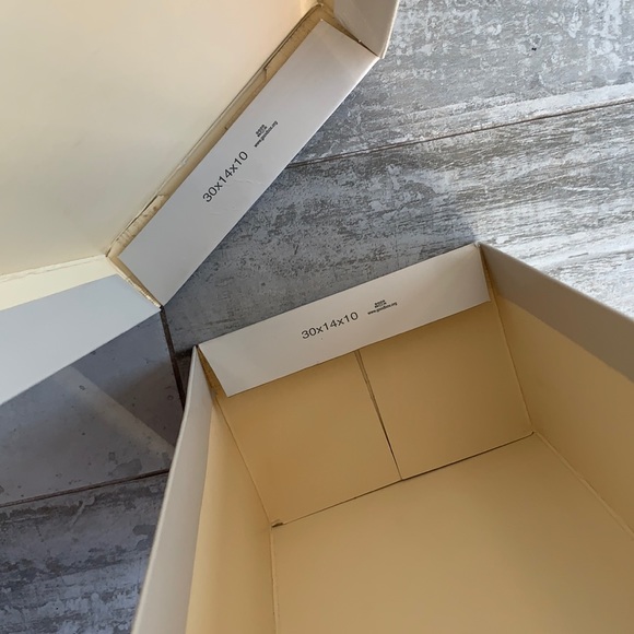 Marc Fisher Gift Wrap Packaging Shoe Box Storage - Picture 12 of 12